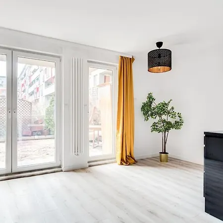 Apartament Przy Dworcu Swiebodzkim Na Ulicy Pochylej *